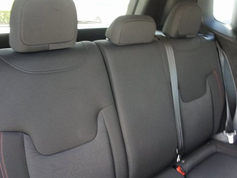 Used 2023 Jeep Renegade Trailhawk image 35