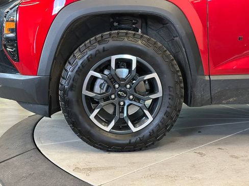 Used 2025 Chevrolet Equinox ACTIV w/ Safety and Technology Package AWD/4WD image 25