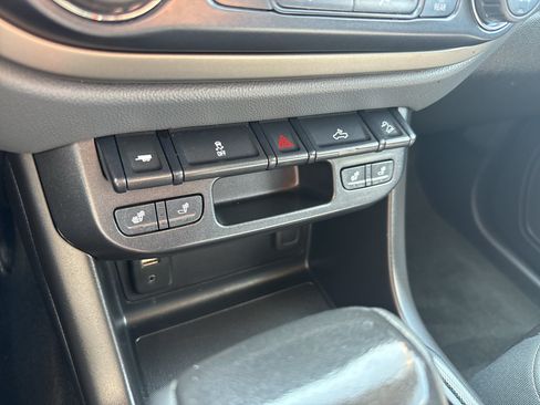 Used 2018 Chevrolet Colorado Z71 AWD/4WD image 21