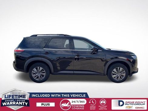 Used 2024 Nissan Pathfinder SV image 9