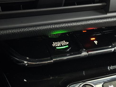 Used 2025 Lincoln Corsair AWD w/ Equipment Group 101A image 22