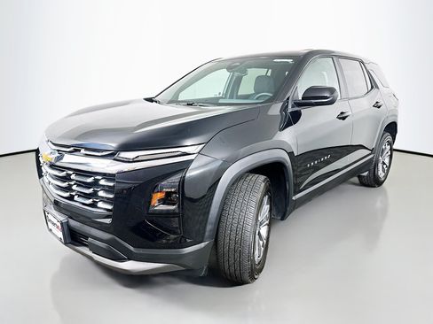 Used 2026 Chevrolet Equinox LT FWD image 3