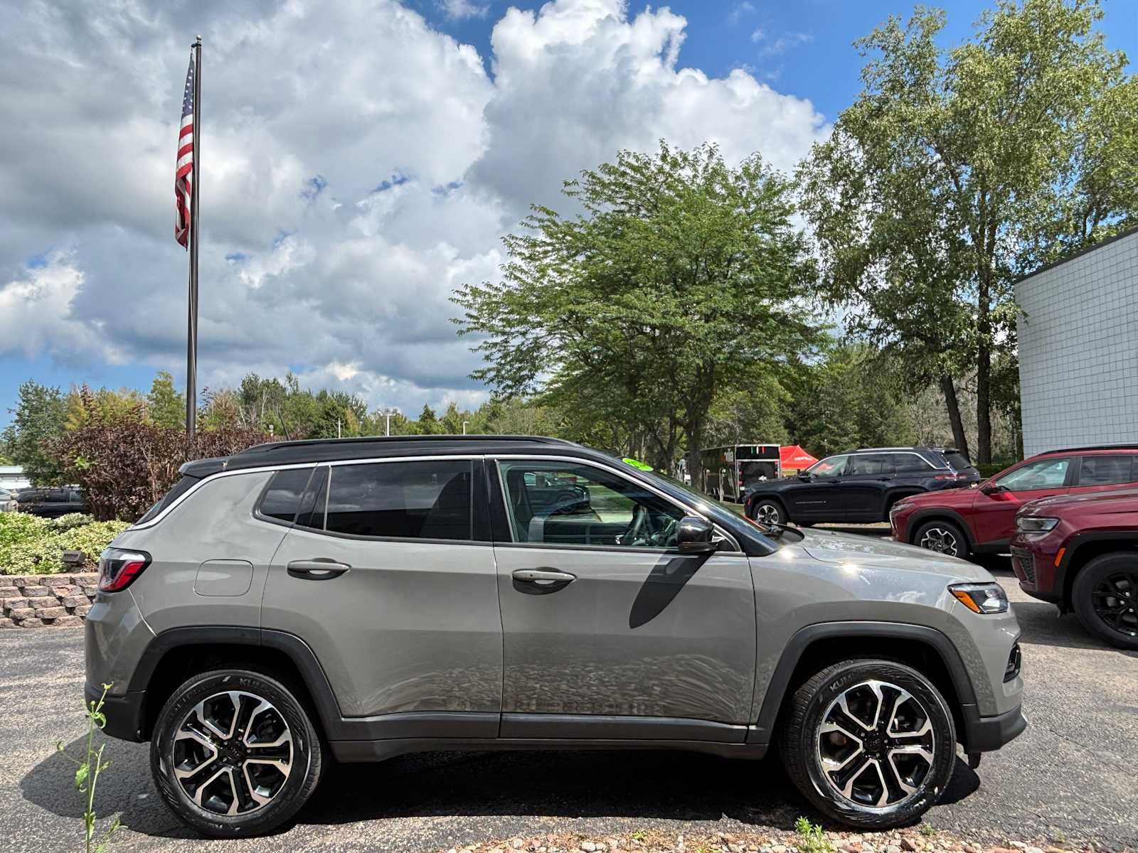 Used 2023 Jeep Compass Limited AWD/4WD image 9