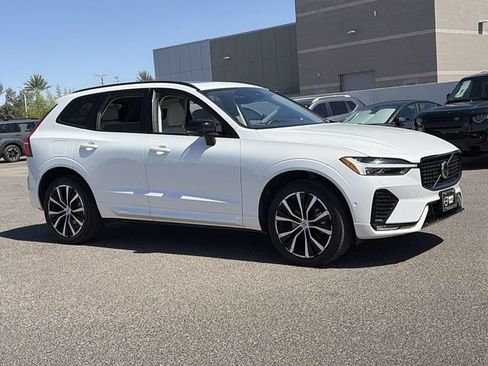 Used 2023 Volvo XC60 B5 Plus w/ Climate Package FWD image 4