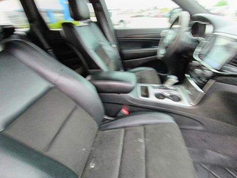 Used 2019 Jeep Grand Cherokee Altitude AWD/4WD image 11