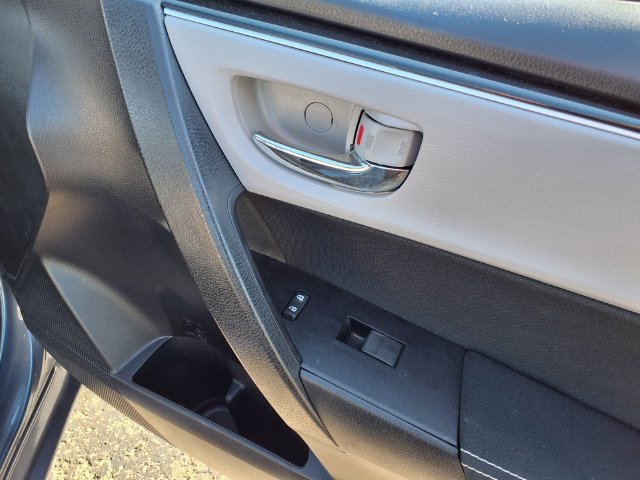 Used 2017 Toyota Corolla LE w/ Carpet Mat Package (TMS) FWD image 42