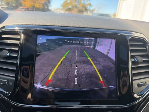 Used 2020 Jeep Grand Cherokee Limited w/ Luxury Group II image 19