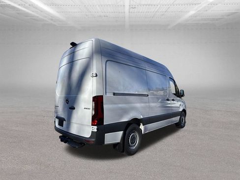Used 2025 Mercedes-Benz Sprinter 2500 image 5