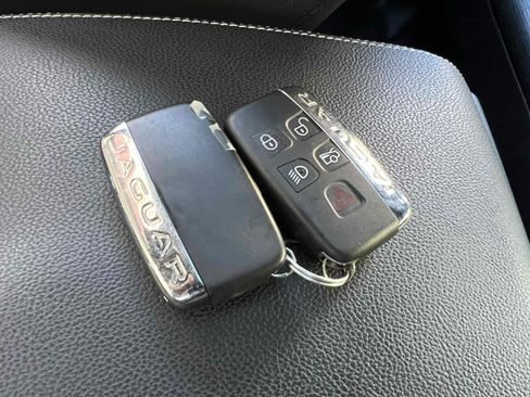 Used 2017 Jaguar XF S image 10