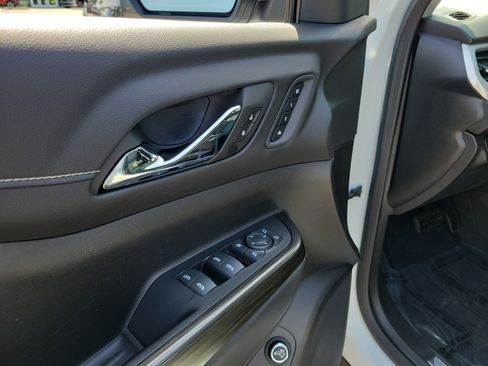 Used 2023 GMC Acadia SLT w/ Preferred Package FWD image 18