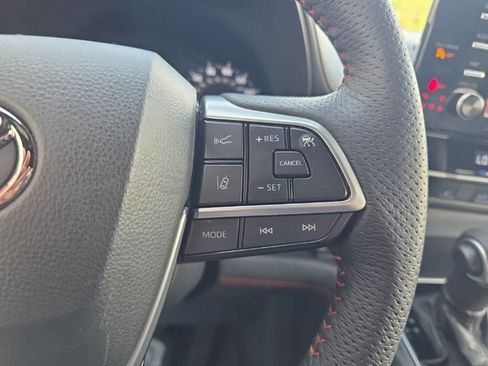 Used 2021 Toyota Sienna XSE FWD image 23