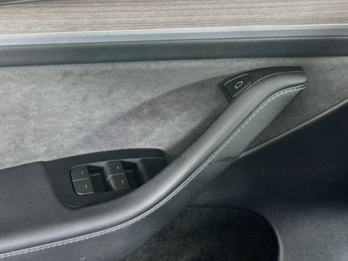 Used 2024 Tesla Model Y Long Range AWD/4WD image 15