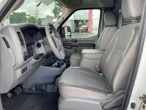 Used 2019 Nissan NV 2500 SV image 19