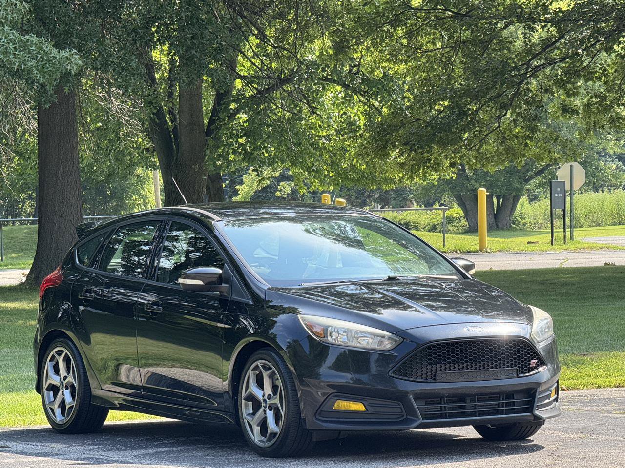 Used 2017 Ford Focus ST FWD image 2