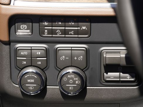 New 2026 Chevrolet Suburban High Country AWD/4WD image 20