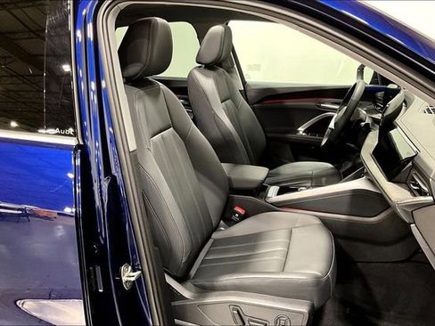 Used 2025 Audi Q5 Premium w/ Convenience Package image 7