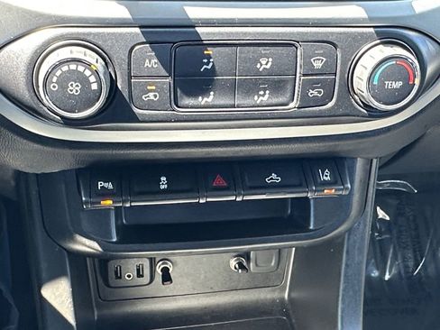 Used 2022 Chevrolet Colorado LT w/ Fleet Safety Package AWD/4WD image 14