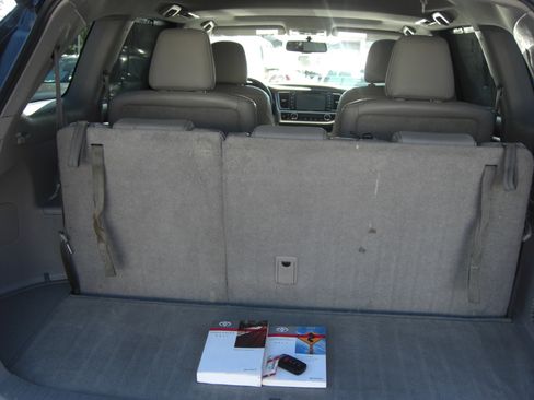 Used 2014 Toyota Highlander Limited image 14