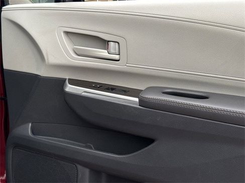 Used 2024 Toyota Sienna LE image 27