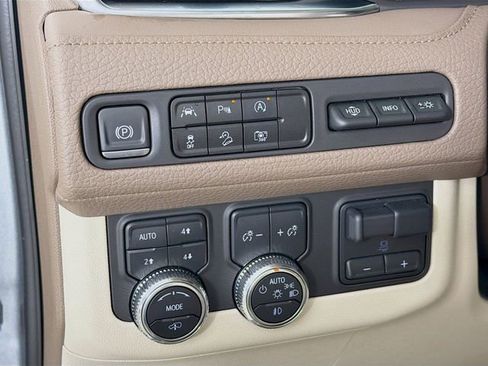 Used 2024 GMC Yukon Denali w/ Max Trailering Package AWD/4WD image 12