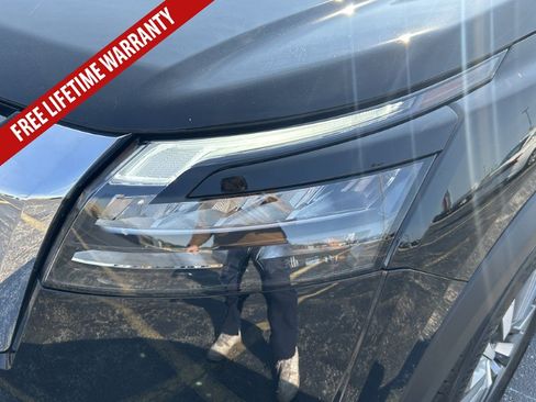 Used 2025 Nissan Pathfinder SL AWD/4WD image 18