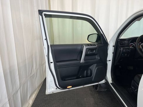 Used 2021 Toyota 4Runner SR5 Premium w/ Moonroof Package AWD/4WD image 19