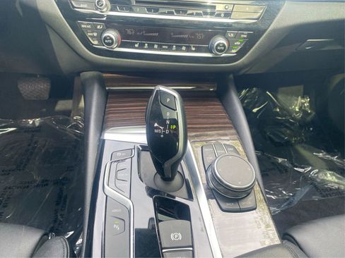 Used 2019 BMW 530e RWD image 22
