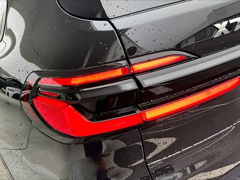 Used 2025 BMW X7 M60i image 28