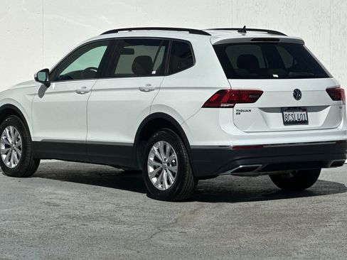 Used 2018 Volkswagen Tiguan SE w/ Panoramic Sunroof Package FWD image 5