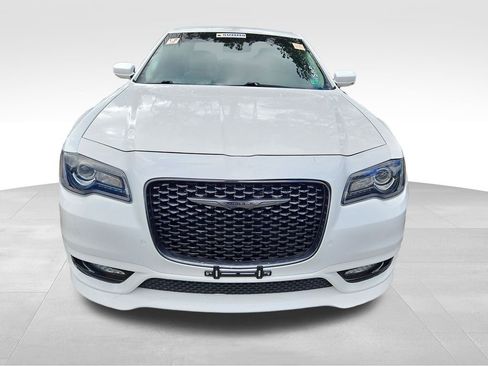 Used 2022 Chrysler 300 Touring L w/ Comfort Group image 2