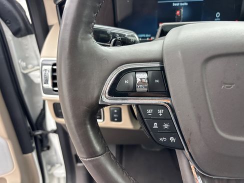 Certified 2023 Lincoln Navigator Reserve AWD/4WD image 17