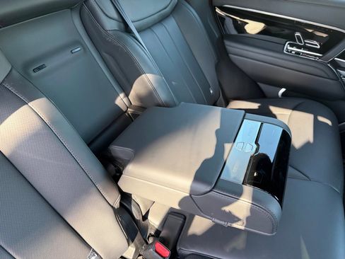Used 2025 Land Rover Range Rover SE image 34