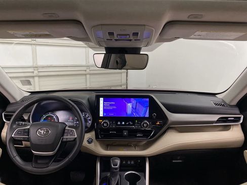 Used 2023 Toyota Highlander XLE image 13