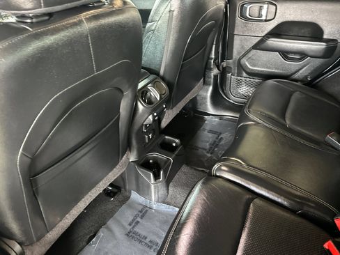 Used 2021 Jeep Wrangler Unlimited Sahara AWD/4WD image 13
