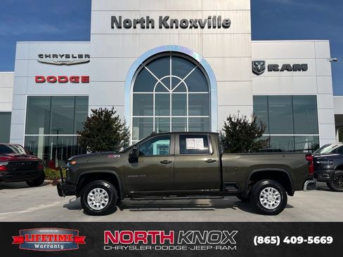 Used 2023 Chevrolet Silverado 2500 LT w/ Convenience Package AWD/4WD image 2