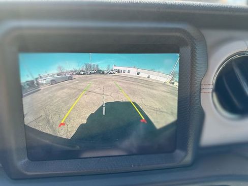 Used 2022 Jeep Wrangler Unlimited Sahara AWD/4WD image 25