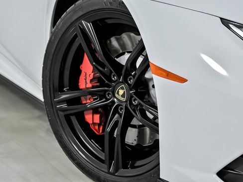 Used 2020 Lamborghini Huracan EVO image 4