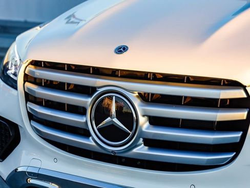 Used 2024 Mercedes-Benz GLS 450 4MATIC image 6