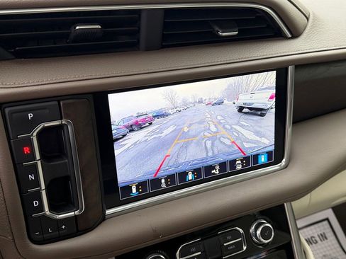 Used 2021 GMC Yukon XL Denali w/ Denali Premium Package image 27