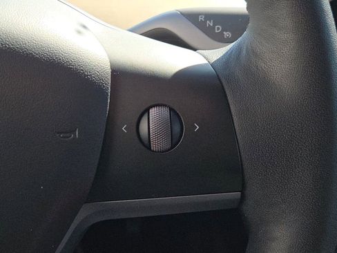 Used 2022 Tesla Model Y Long Range image 31