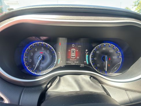 Used 2022 Chrysler Pacifica Touring-L FWD image 27