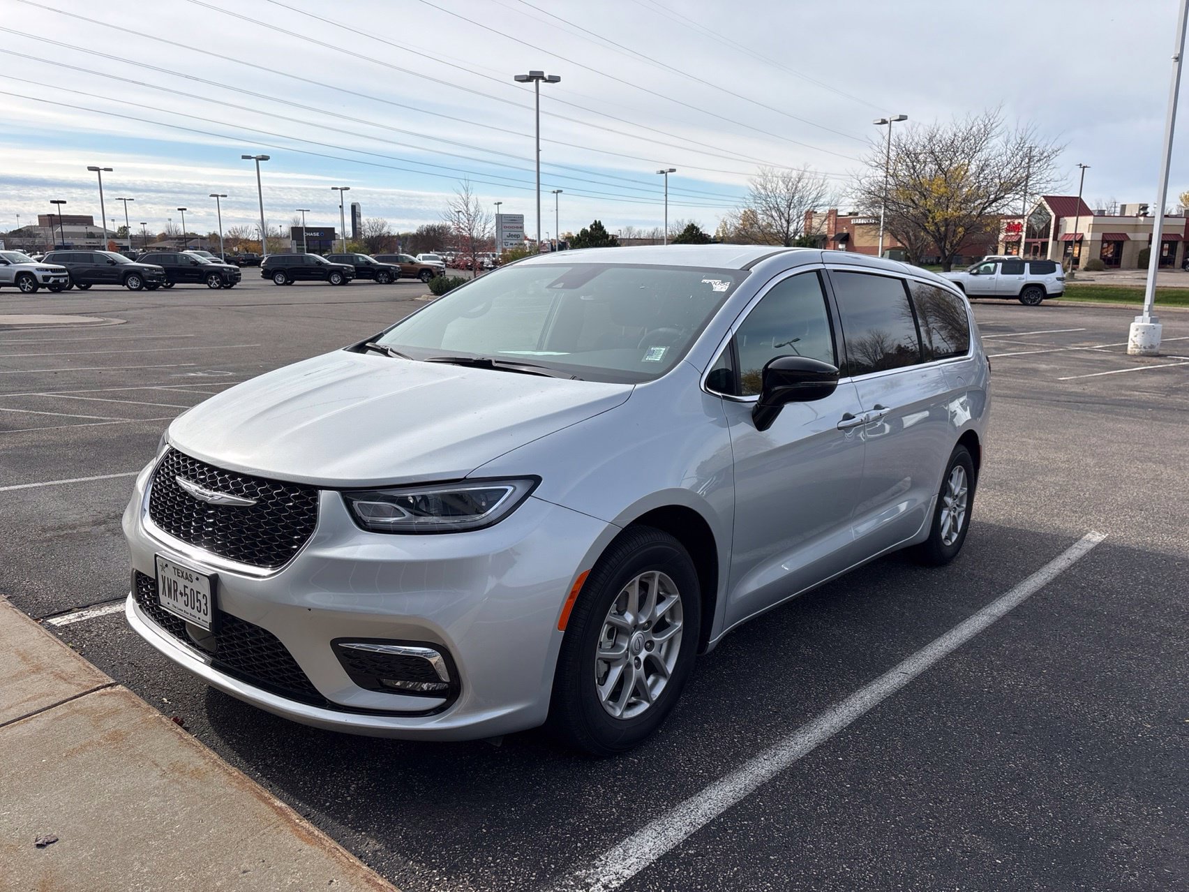 Used 2026 Chrysler Pacifica Select FWD image 1