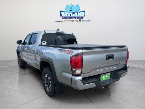 Used 2017 Toyota Tacoma TRD Off-Road w/ Premium & Technology Package AWD/4WD image 3