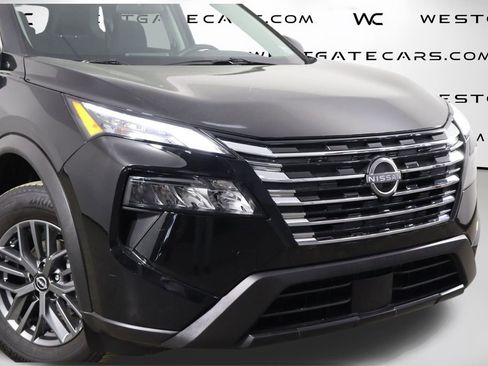 Used 2025 Nissan Rogue S image 42