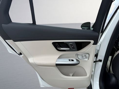 Used 2023 Mercedes-Benz GLC 300 4MATIC w/ Exclusive Trim Package image 31
