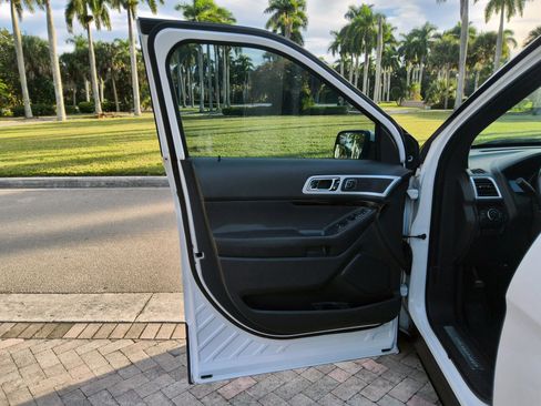 Used 2014 Ford Explorer Limited w/ Equipment Group 301A image 3