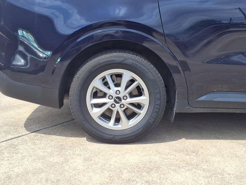 Used 2024 Kia Carnival LX FWD image 9