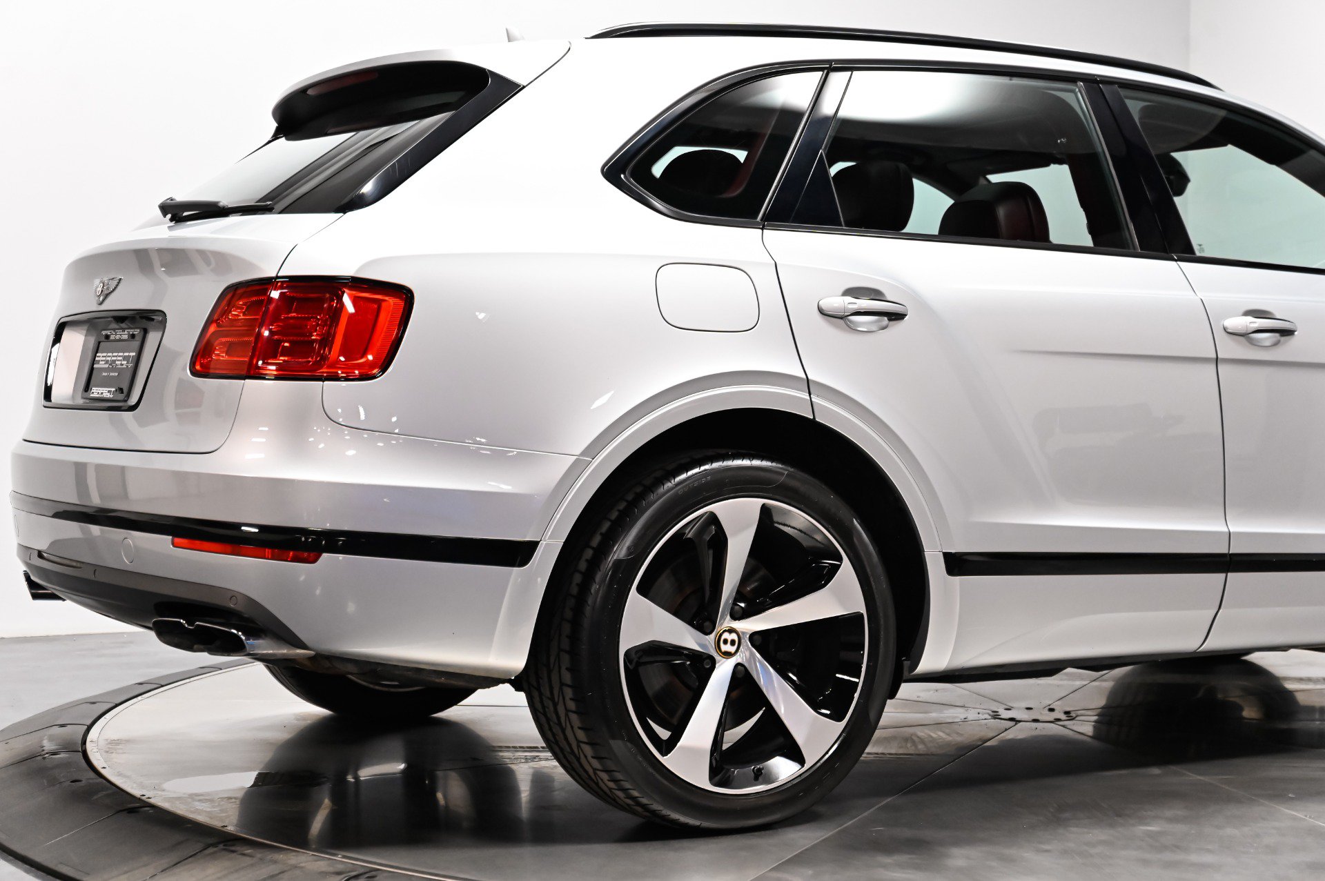 Used 2019 Bentley Bentayga AWD/4WD image 18