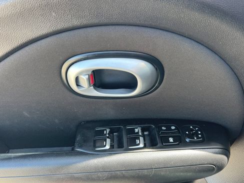 Used 2017 Kia Soul + w/ Designer's Package FWD image 12