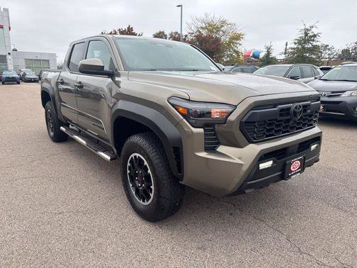 Used 2025 Toyota Tacoma TRD Off-Road AWD/4WD image 10
